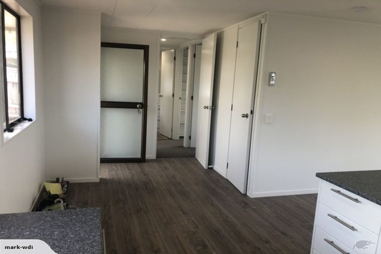 Photo of property in 15 Wakeling Avenue, Te Atatu South, Auckland, 0610