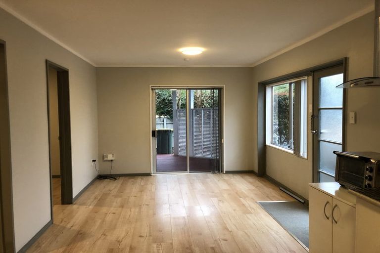 Photo of property in 1/288 Sunset Road, Windsor Park, Auckland, 0632