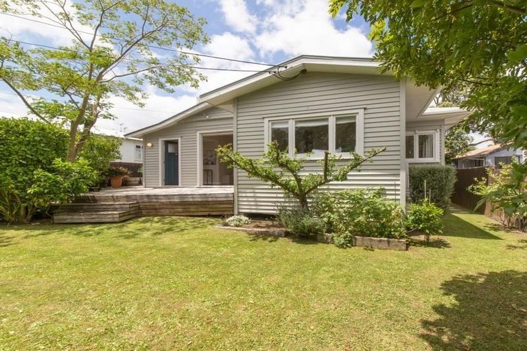Photo of property in 22 St Michaels Avenue, Point Chevalier, Auckland, 1022