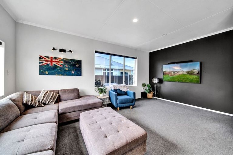 Photo of property in 24 Disraeli Street, Hawera, 4610