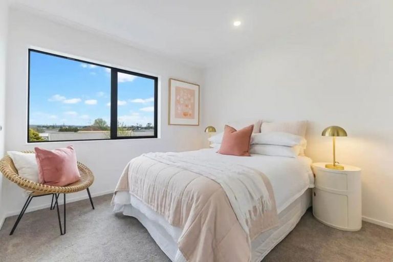 Photo of property in 559c Great South Road, Rosehill, Papakura, 2113