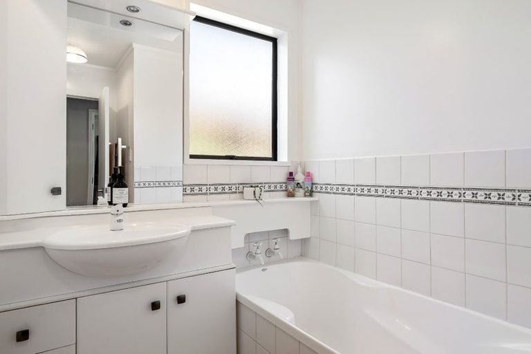 Photo of property in 4 Woodfield Place, Woodend, 7610