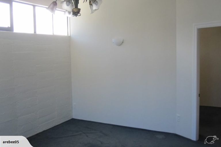 Photo of property in Endeavour Apartments, 13/125 Thorndon Quay, Pipitea, Wellington, 6011