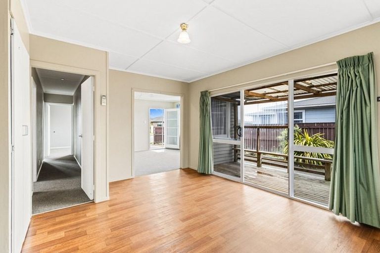 Photo of property in 73 Pohutukawa Place, Bell Block, New Plymouth, 4312