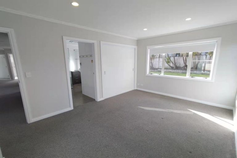 Photo of property in 56 Moyrus Crescent, East Tamaki Heights, Auckland, 2016