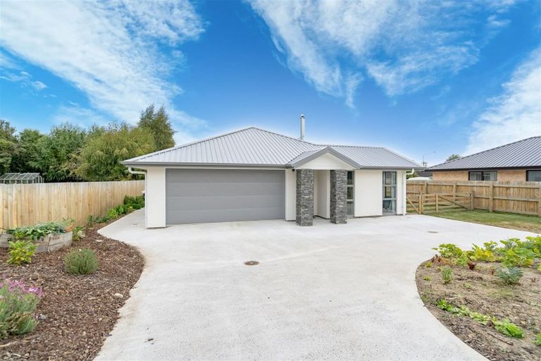 Photo of property in 6 Nore Street, Waihola, Milton, 9073