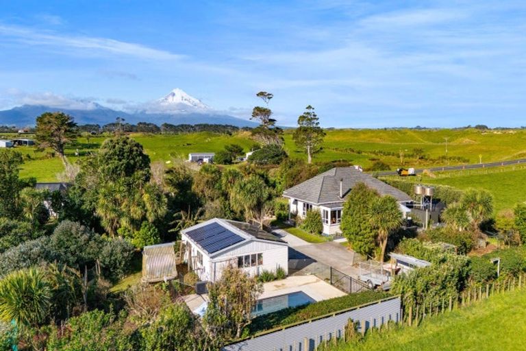 Photo of property in 7091 South Road, Warea, New Plymouth, 4381