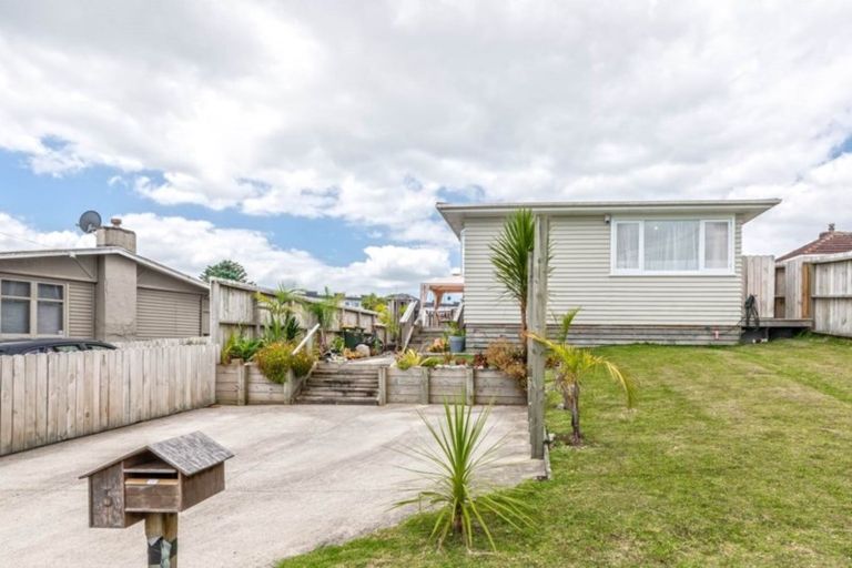 Photo of property in 5b Sheehan Road, Te Atatu South, Auckland, 0610