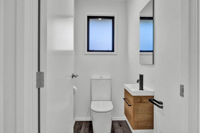 Photo of property in 21 Midsummer Avenue, Stratford, 4332