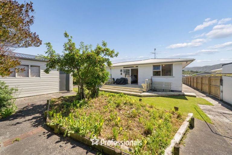 Photo of property in 15 Wetherby Grove, Wainuiomata, Lower Hutt, 5014