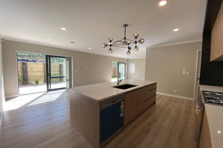 Photo of property in 30 Godfrey Drive, Orewa, 0931