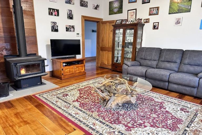 Photo of property in 56 Bellevue Way, Otaika, 0170