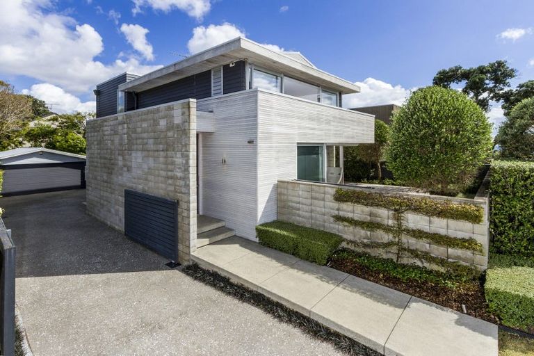 Photo of property in 28 Muritai Road, Milford, Auckland, 0620