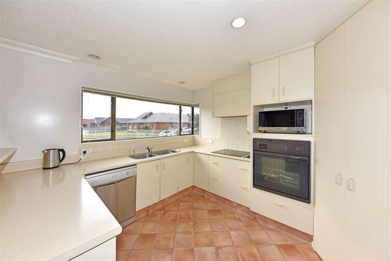 Photo of property in 22 Inglewood Place, Avonhead, Christchurch, 8042