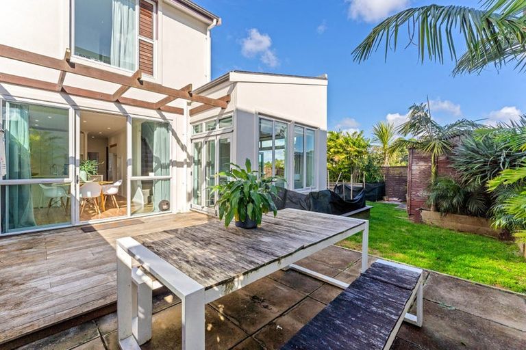 Photo of property in 11f Clearwater Cove, West Harbour, Auckland, 0618