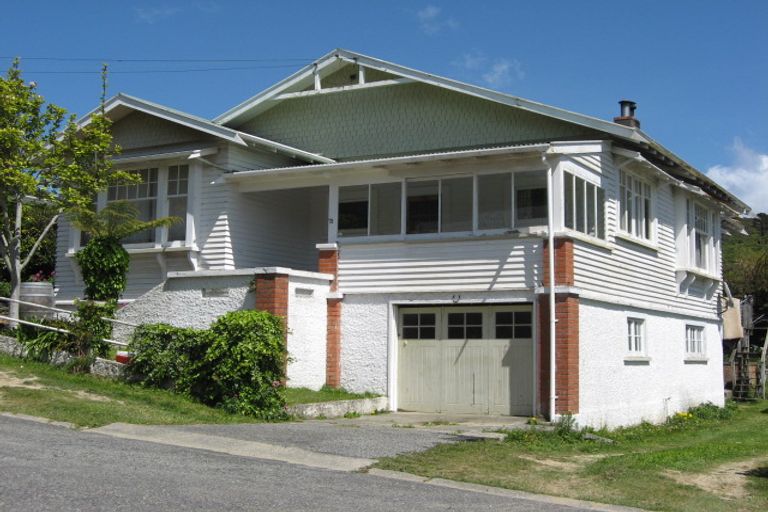 Photo of property in 71 Kent Street, Picton, 7220