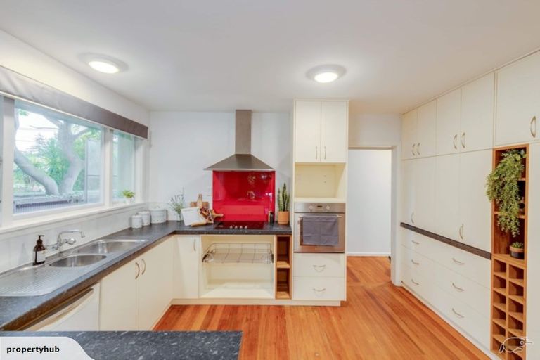 Photo of property in 271 Fifield Terrace, Opawa, Christchurch, 8023