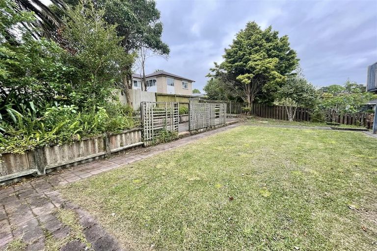 Photo of property in 18 Pankhurst Place, Sunnyvale, Auckland, 0612