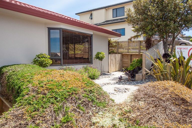 Photo of property in 35 Waverton Terrace, Churton Park, Wellington, 6037