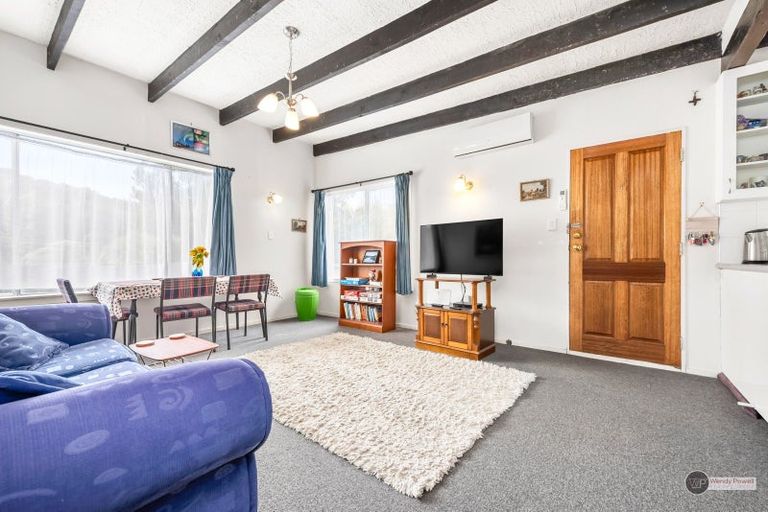 Photo of property in 28 Deller Grove, Silverstream, Upper Hutt, 5019