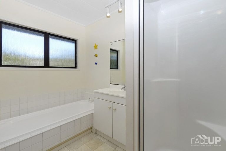 Photo of property in 6 Picasso Drive, West Harbour, Auckland, 0618