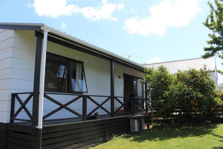 Photo of property in 7b Edgewater Parade, Waiuku, 2123