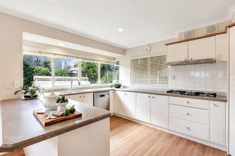 Photo of property in 11 Corta Bella Place, Golflands, Auckland, 2013