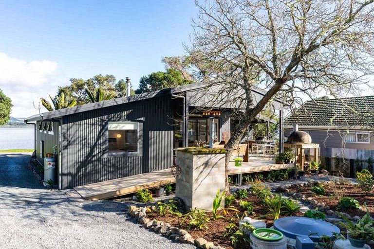 Photo of property in 6 The Strand, Whakapirau, Maungaturoto, 0583