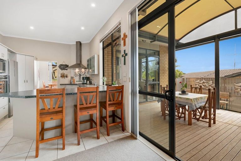 Photo of property in 4 Kingtide Place, Red Beach, 0932