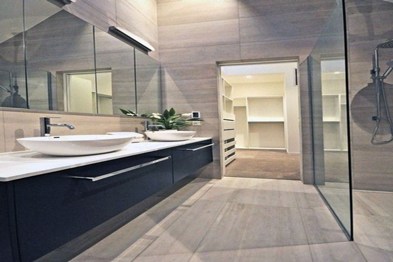 Photo of property in 10 Vaughan Crescent, Murrays Bay, Auckland, 0630