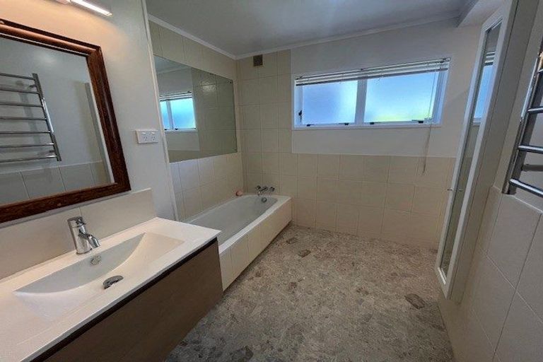 Photo of property in 3 Copperfield Terrace, Mellons Bay, Auckland, 2014