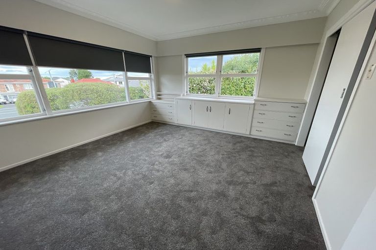 Photo of property in 222 Te Atatu Road, Te Atatu South, Auckland, 0610