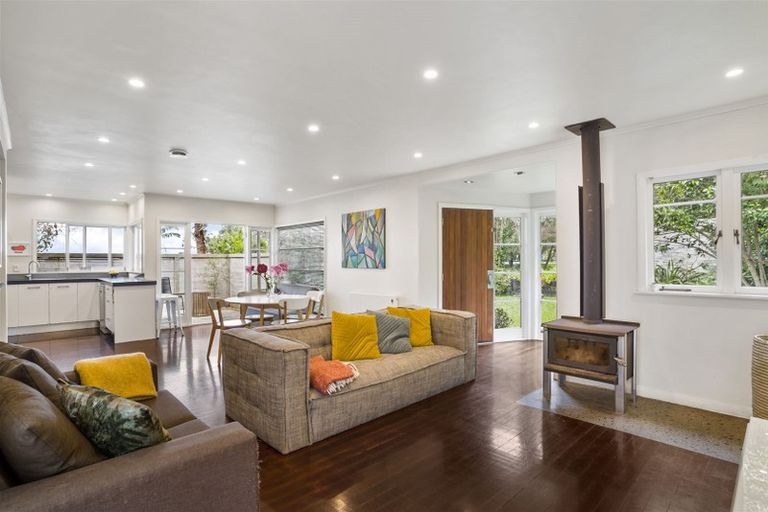 Photo of property in 279 Titirangi Road, Titirangi, Auckland, 0604