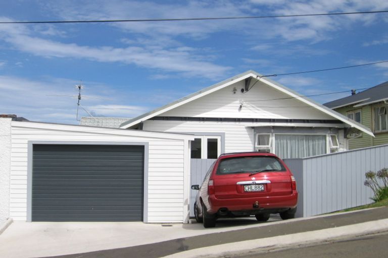 Photo of property in 9 Milne Terrace, Island Bay, Wellington, 6023
