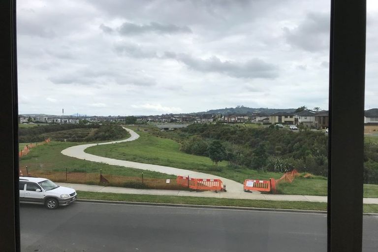 Photo of property in 1 Castlebane Drive, Flat Bush, Auckland, 2019