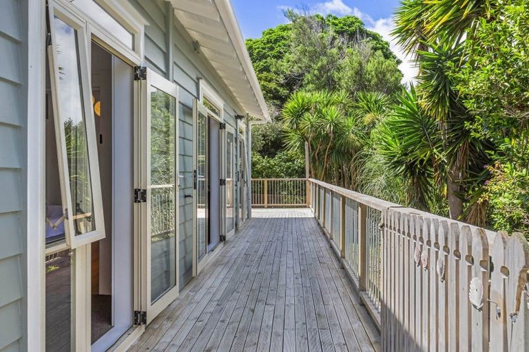 Photo of property in 12 Karioi Crescent, Raglan, 3225