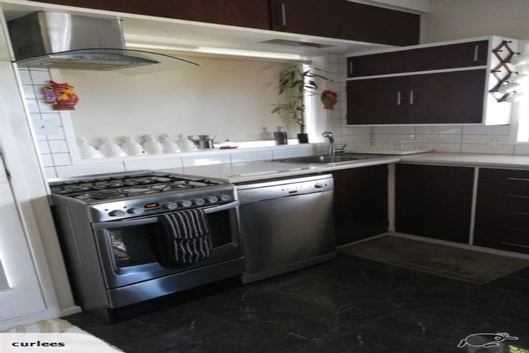 Photo of property in 42 Lynbrooke Avenue, Blockhouse Bay, Auckland, 0600