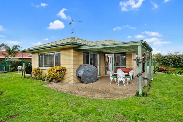 Photo of property in 10 Madeira Close, Papamoa Beach, Papamoa, 3118