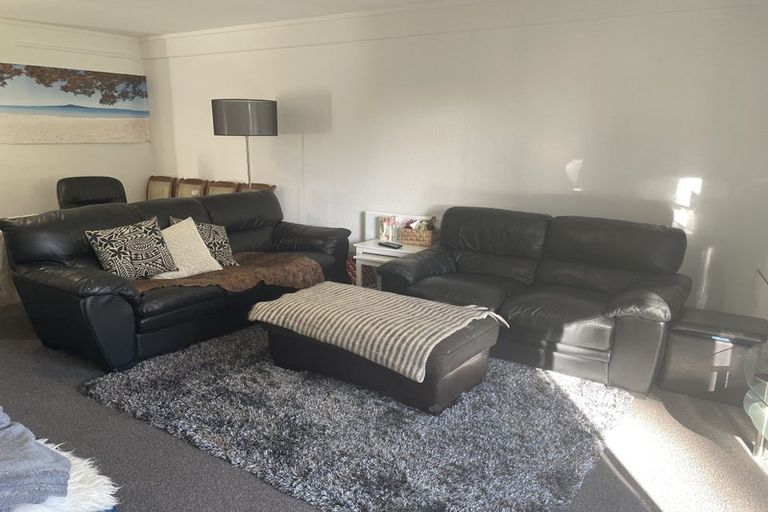 Photo of property in 8 Anarahi Place, Mangere Bridge, Auckland, 2022