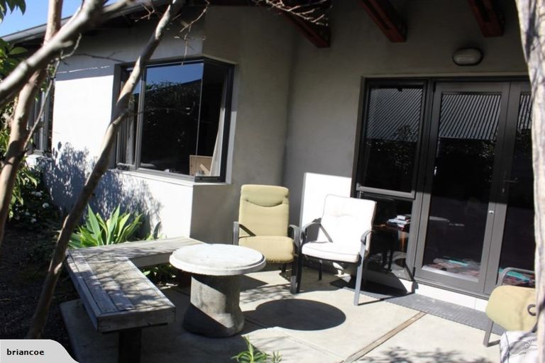 Photo of property in 2 Saint Hill Lane, Havelock North, 4130