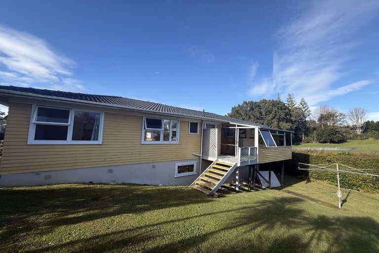 Photo of property in 14 Heather Place, Sunnynook, Auckland, 0620