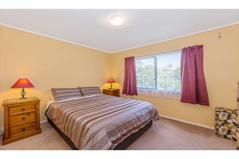 Photo of property in 2/546 Glenfield Road, Glenfield, Auckland, 0629