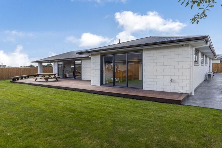 Photo of property in 12 Ash Close, Levin, 5510