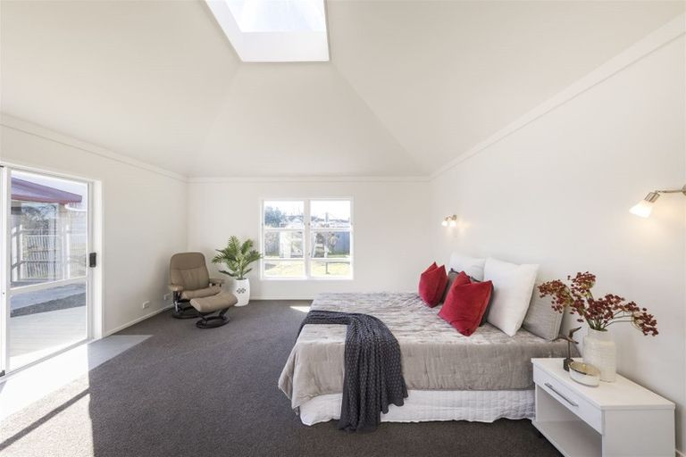 Photo of property in 35 Abraham Crescent, Milson, Palmerston North, 4414