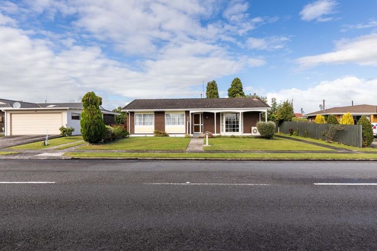 Photo of property in 42 Branch Road, Highlands Park, New Plymouth, 4312