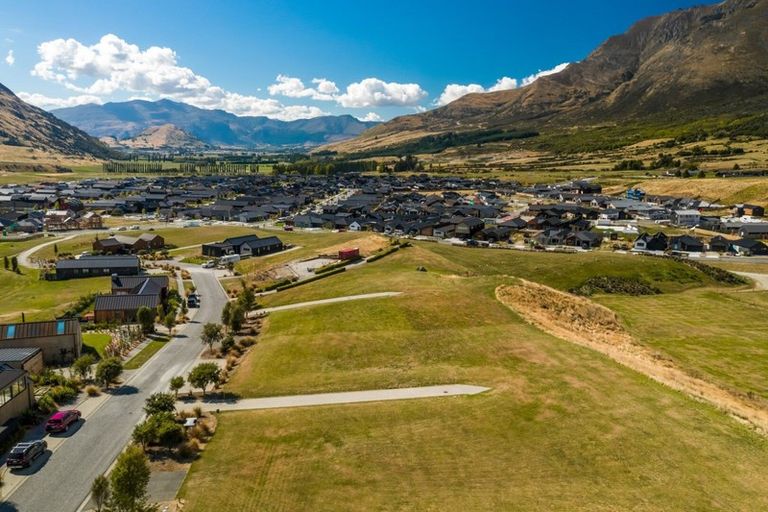 Photo of property in 28 Cunninghams Drive, Jacks Point, Queenstown, 9371