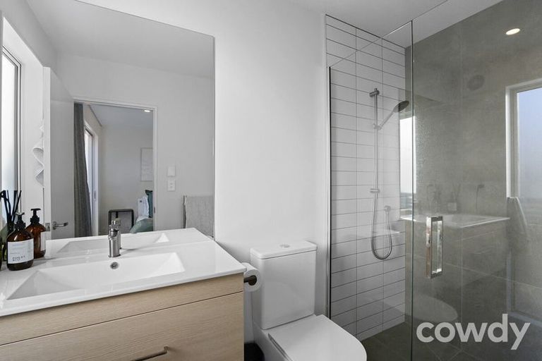 Photo of property in 3b Brookside Terrace, Bryndwr, Christchurch, 8053