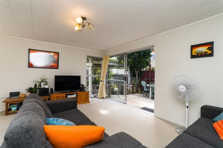 Photo of property in 22 Kapiti Place, Sunnynook, Auckland, 0620