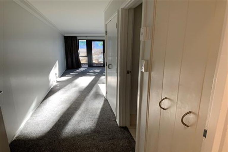 Photo of property in 27a/30 Westward Ho, Glen Eden, Auckland, 0602