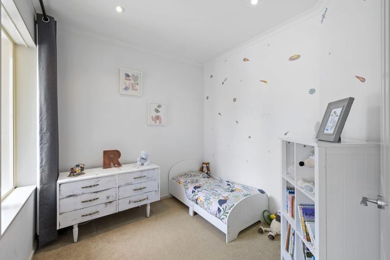 Photo of property in 1 Orlando Close, Frankleigh Park, New Plymouth, 4310